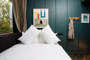 เตียงในห้องที่ The Devlin Dublin