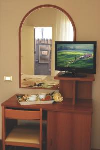 TV a/nebo společenská místnost v ubytování Hotel Aggravi