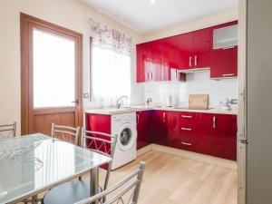 Η κουζίνα ή μικρή κουζίνα στο apartamento tenerife +27 φωτογραφίες
