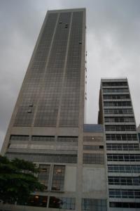 un edificio alto con muchas ventanas en xxxxxxxxxxxxxxxx, en Río de Janeiro