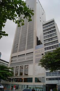 un edificio alto con muchas ventanas en xxxxxxxxxxxxxxxx, en Río de Janeiro