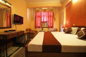 TV a/nebo společenská místnost v ubytování Hotel Indraprastha
