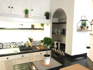 Cuisine ou kitchenette dans l'établissement Superbe ! Appart T3 - Vue mer - Garage