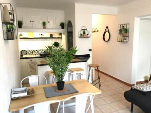Cuisine ou kitchenette dans l'établissement Superbe ! Appart T3 - Vue mer - Garage