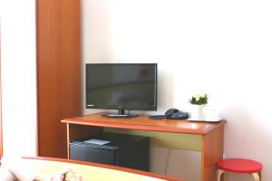 TV a/nebo společenská místnost v ubytování Vila Meteor