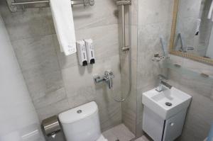Kopalnica v nastanitvi Vve Vve Hotel
