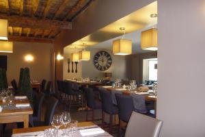 Restaurace v ubytování Hôtel Burnichon