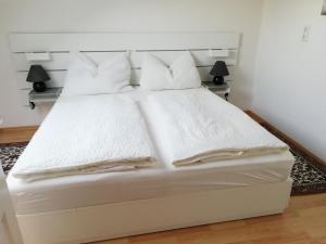 Posteľ alebo postele v izbe v ubytovaní Apartment zur Schmiede - by myNests