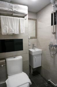 Kopalnica v nastanitvi Vve Vve Hotel