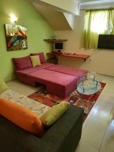 Posezení v ubytování Modern Basement Apartment Gio Ii