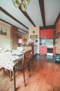 a kitchen and dining room with a table and chairs at Studio apartman Vuković in Varaždin