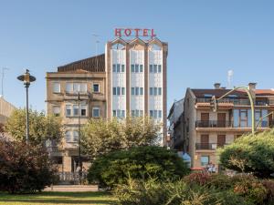 a building with a hotel sign on top of it at Hotel Airiños 3* in Cangas de Morrazo