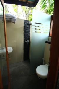 Padi Ecolodge tesisinde bir banyo