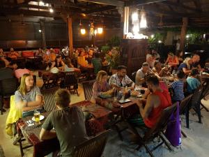 ห้องอาหารหรือที่รับประทานอาหารของ Ombak Dive Resort Perhentian Island