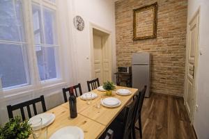 Kuchyňa alebo kuchynka v ubytovaní Very Central apartment- 2 Bedrooms and 2 Bathrooms