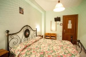 Postel nebo postele na pokoji v ubytování Hotel Cascia Ristorante + 23 fotografií