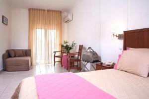 Ένα ή περισσότερα κρεβάτια σε δωμάτιο στο Stratos Hotel 