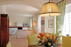a living room with a table with a vase of flowers at Casa Rosa in Florence