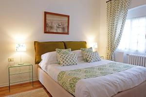 a bedroom with a bed with two pillows on it at Casa Rosa in Florence +59 photos