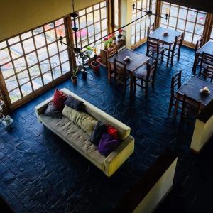 an overhead view of a living room with a couch and tables at Hosteria Kupanaka in Ushuaia