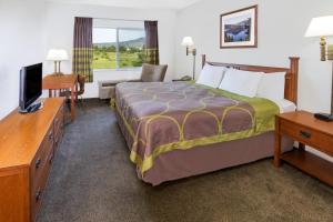Postel nebo postele na pokoji v ubytování Super 8 by Wyndham Central Pt Medford + 21 fotografií