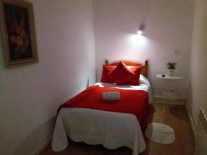 A bed or beds in a room at Casa de Huéspedes Prada