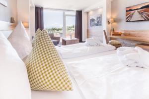 Postel nebo postele na pokoji v ubytování Hotel Nesselwanger Hof