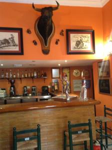 Hol lub bar w obiekcie Hostal Sierpes