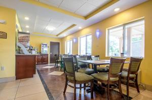 Restoran atau tempat lain untuk makan di Quality Inn & Suites Glenmont - Albany South