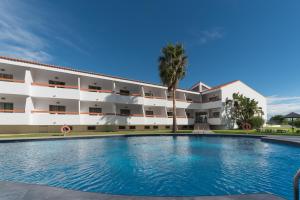 Bazén v ubytování Hotel Pradillo Conil nebo v jeho okolí