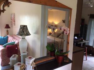 Khu vực ghế ngồi tại Mediteranean style Ohana Rental / Garden Bungalow in Pahoa
