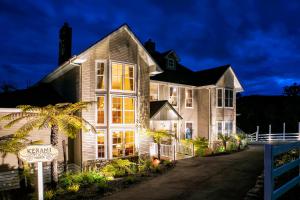 a house with a sign in front of it at Kerami Manor & Day Spa in Marysville