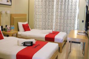 Postel nebo postele na pokoji v ubytování RedDoorz Plus @ AS Fortuna Cebu