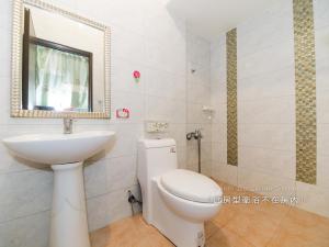 Koupelna v ubytování Four Seasons Homestay
