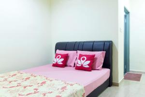Ένα ή περισσότερα κρεβάτια σε δωμάτιο στο Kampung Guest House