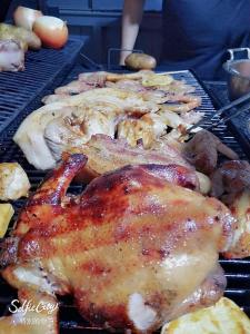 Ein für Gäste verfügbarer Grill im Privatzimmer
