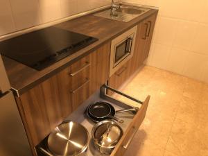 Kuchyň nebo kuchyňský kout v ubytování Apartamentos Augusto