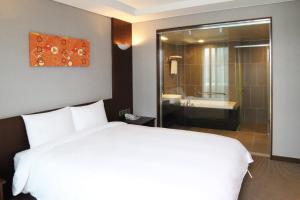 Postel nebo postele na pokoji v ubytování Mstay Hotel