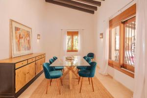a dining room with a table and four chairs at Villa Mirador, Javea in Balcon del Mar