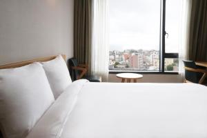 Postel nebo postele na pokoji v ubytování Mstay Hotel