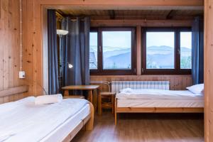 Posteľ alebo postele v izbe v ubytovaní udanypobyt Apartamenty Przy Lesie 2