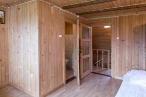 Posteľ alebo postele v izbe v ubytovaní udanypobyt Apartamenty Przy Lesie 2