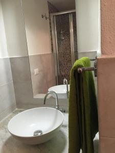 Ένα μπάνιο στο La casetta dipinta 2.0 +8 φωτογραφίες