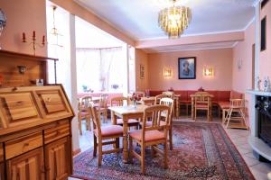 a dining room with a table and chairs at Villa Johanna Guesthouse in Pärnu