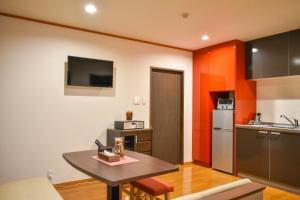 Cucina o angolo cottura di Mojo Lodge Hakuba