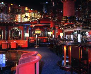 The lounge or bar area at Maritim Hotel Köln
