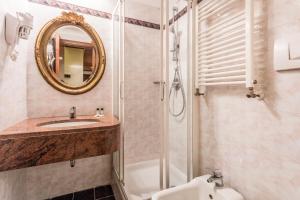 Koupelna v ubytování Raeli Hotel Lazio