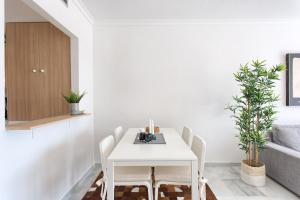 Część wypoczynkowa w obiekcie Senorio de Gonzaga Great 2 bedroom apartment with a lovely community pool in the heart of Nueva Andalucia