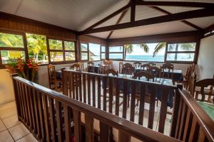 Um restaurante ou outro lugar para comer em Brisa do Caitá Praia Hotel