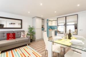 Posezení v ubytování Notting Hill Residences